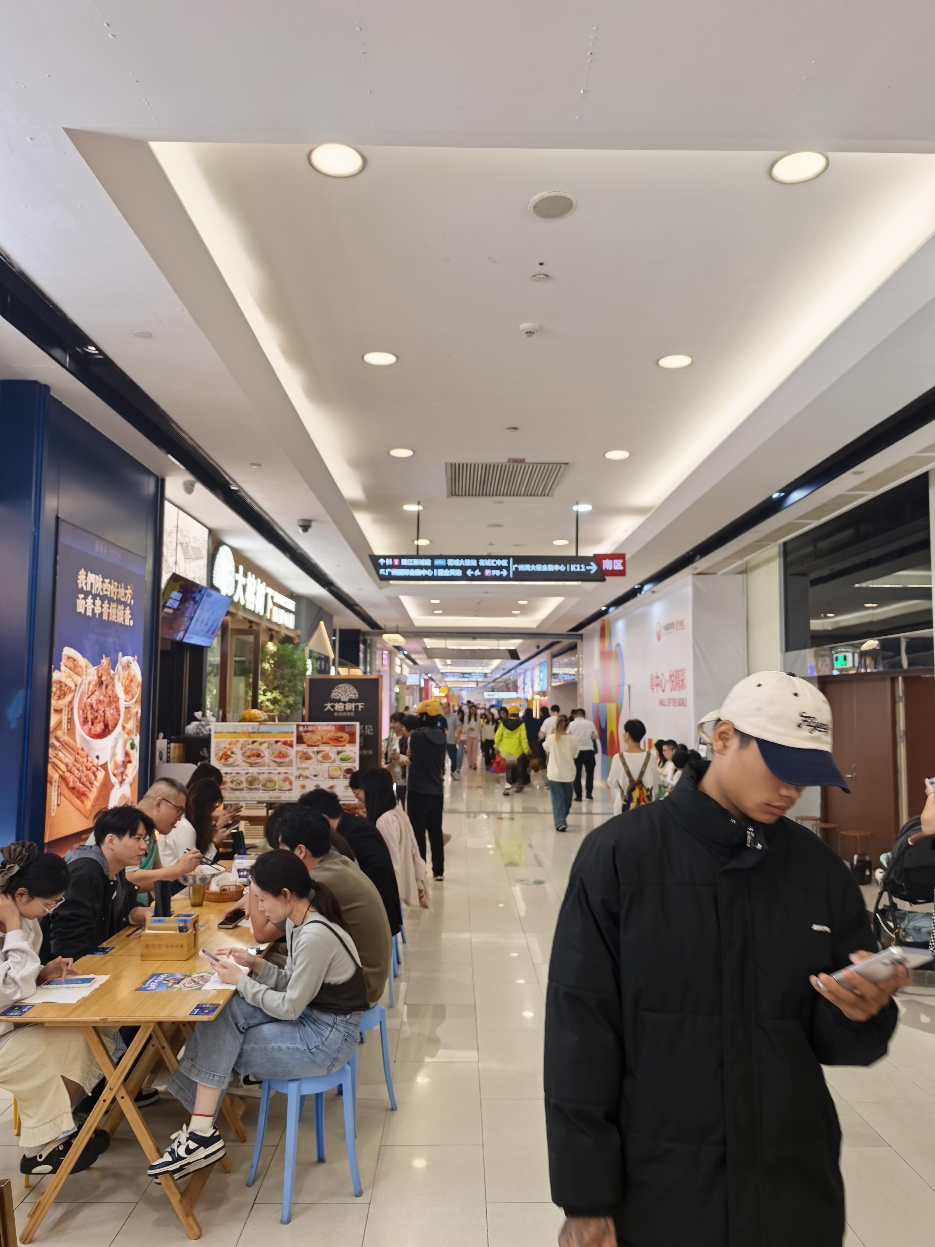 广州中轴线珠江新城花城汇中午真不能来，众多牛马的食堂，很难找到位置。