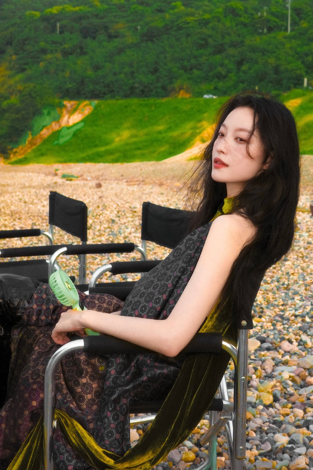 倪妮：adj.理性的;冷静的;温柔的;耐心的;体贴的;细腻的;成熟的;可靠的;有安全感的;令人向往的;引人遐想的;性感的；长姐如母的；n: 妻子 ​