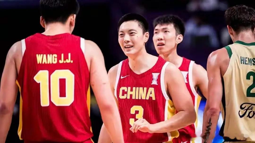 #中国男篮冲击亚运会决赛#

【廖三宁30分那场才刚过，半决赛就要打日本了——18号18点20，这场不用动员】

说实话，打完沙特那场，我到现在还有点后怕。87-78，比分看着稳，过程差点把人气死。

但既然进了四强，就得往前看。

半决赛打日本，东道主，18号18:20。

日本队这次派的是二队，八村塁、渡边 ​