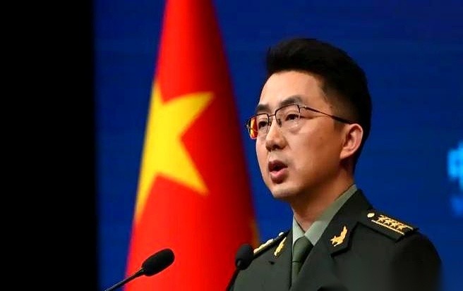 解放军要去俄罗斯了。
不是去轰轰烈烈搞火力军演，而是拉着一帮东盟兄弟，去“扫雷”。
你没听错，去干这又苦又危险的硬核技术活。
刚看到这新闻，我一拍大腿，这步棋下得太绝了！
仔细琢磨琢磨，现在的亚太哪儿不是“雷”？大国掰手腕，小国天天走钢丝，生怕一步踩错就万劫不复。
这时候咱们中国怎么做？不搞耀武扬威