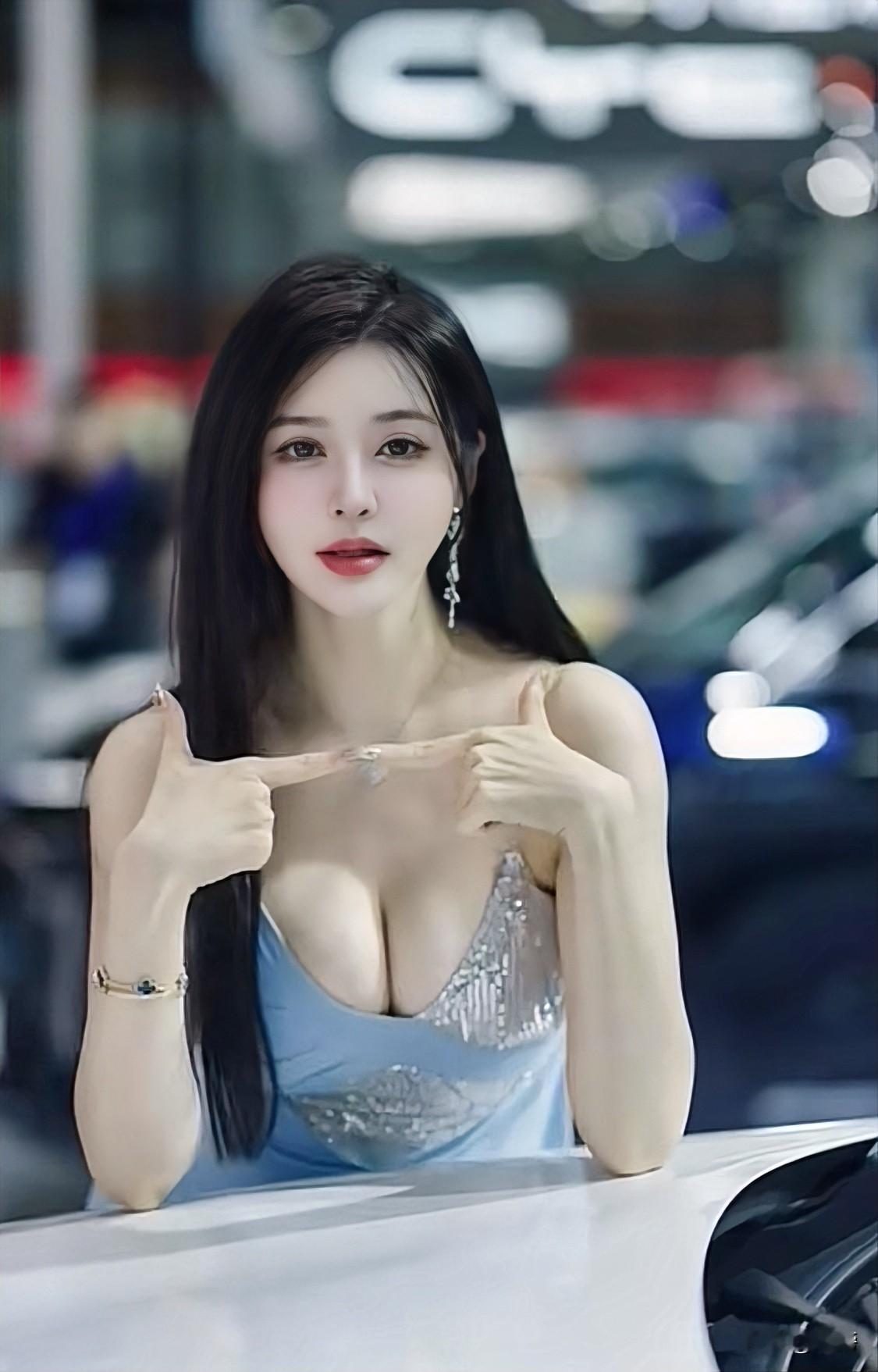 参加晒图笔记大赛，必须来晒一晒我心中的美丽少妇形象。之前去深圳时装周...