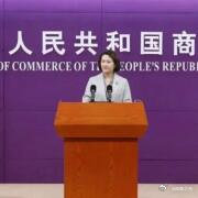 针对“法国官员近日表示，法国《反超快时尚法》不具有歧视性和针对性，主要目的是保护环境和消费者”的说法，商务部新闻发言人在9月10日举行的例行新闻发布会上回应，中方敦促法方正视中方立场，立即停止利用《反超快时尚法》侵害中资企业正当权益。 ​
