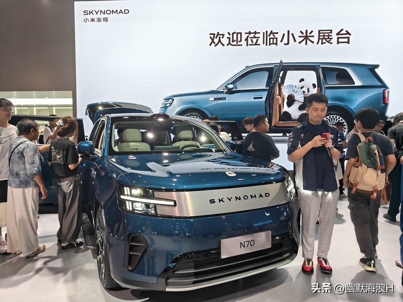 这次跑了大半天车展，把热门新车都摸了试了一遍，直接给大家上最实在的选买参考。
22到26万预算直接冲小鹏G7，后排腿部空间两拳半地台纯平，XNGP智驾在城区开几乎不用接管，补能15分钟就能多跑350公里，就是快速过弯侧倾有点明显，看重智