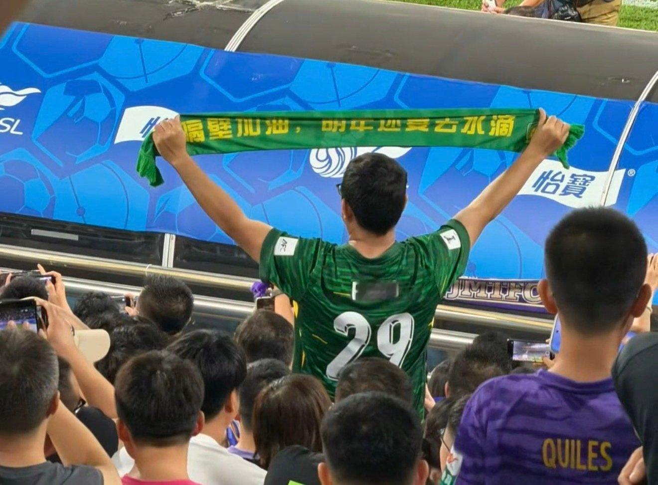 谮球迷都知道，天津泰达跟北京国安关系老好，几十年的交情，从打是亲骂是爱那年就开始了… ​