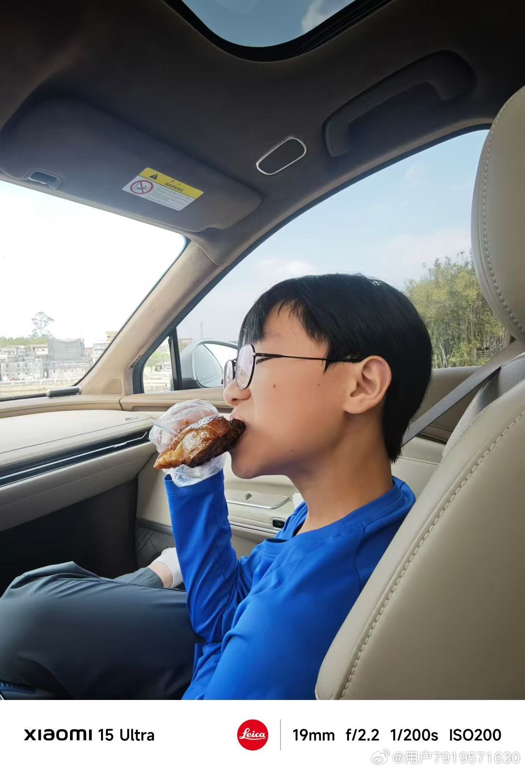 以前总以为，成长的画面只能留在相册里。
直到开着昊铂送了娃整整一学期上学，才发现最鲜活的瞬间，全藏在这日复一日的通勤路上。
今天看着他背着新书包，头也不回地往校门走，连挥手都嫌耽误和同学聊天的功夫，突然反应过来：这台昊铂载过的每一段清晨，都是他悄悄长大的痕迹。#好友玩昊车#广汽昊铂 ​