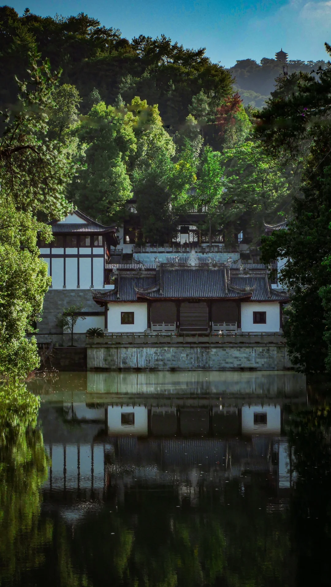 马云，李亚鹏，王菲修行过的道观是怎样的❓