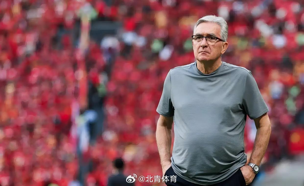 随着J组最后一轮两场交锋阿根廷队3比1取胜约旦队、阿尔及利亚队3比3战...