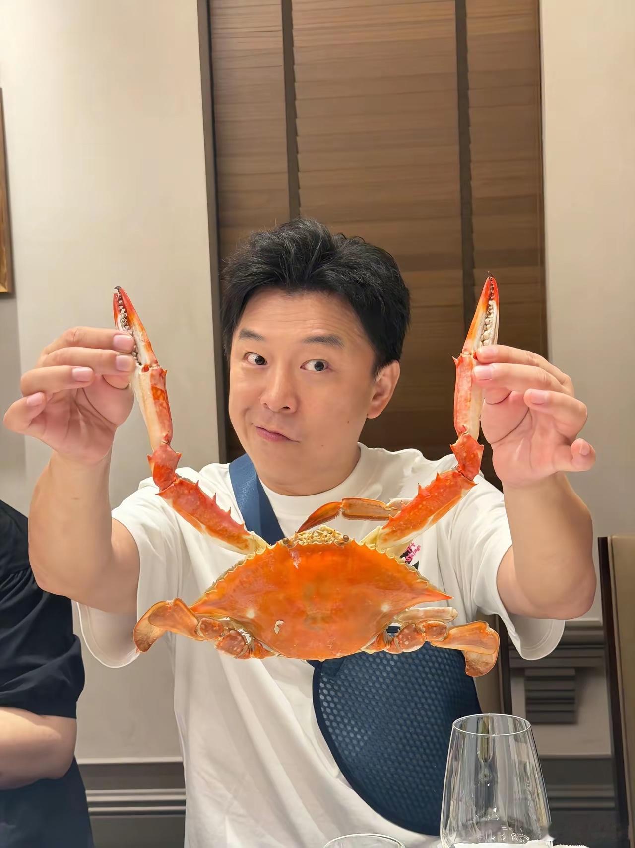 黄渤吃拿的是什么大闸蟹