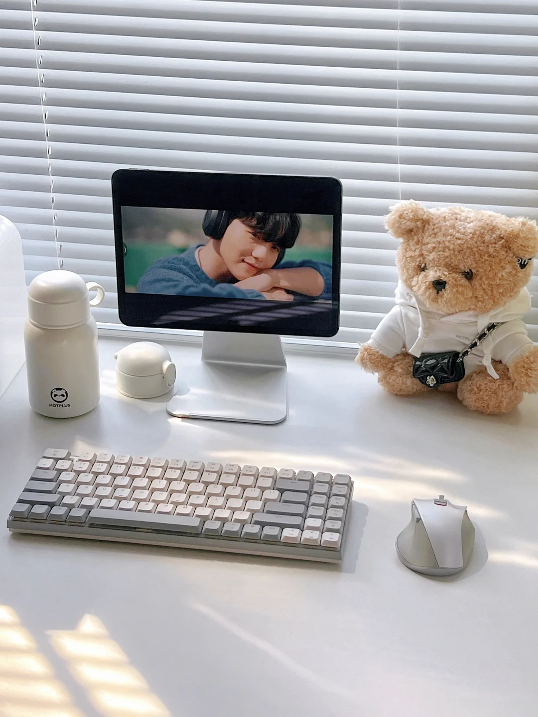 书桌日常｜靠窗白色ins风书桌的氛围感