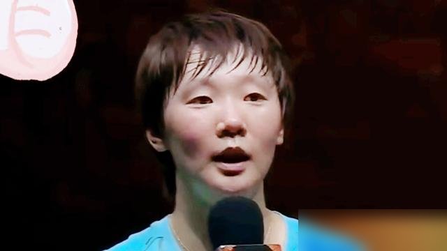 4:0，直接把日本削球手打哑火了。王曼昱卫冕大满贯女单，转头又搭蒯曼拿下女双，双冠到手，积分直接干回世界第一。
决赛前她压根没想过能横扫，备战时全按苦战准备的。结果一上场，11-2、11-8、11-3、11-9，干净利落。
女双那场更悬，她为了救球直接摔在场上，爬起来接着抡，最后3:1摁住张本美