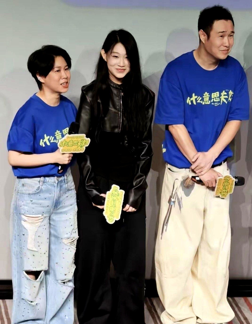 黄多多搭档王一博汤唯演电影时，沈佳润却在亲爹小沈阳的新片里连个客串都没演。

同样是星二代，黄多多靠家里资源演了赖声川的话剧，又在程耳的《人·鱼》里迎来大银幕首秀。而沈佳润在小沈阳新片路演时，上台就一句“我是家属沈佳润”。

放着现成的资源不抢戏，她只唱了主题曲。因为她选了唱跳赛道，中英韩三语切换加