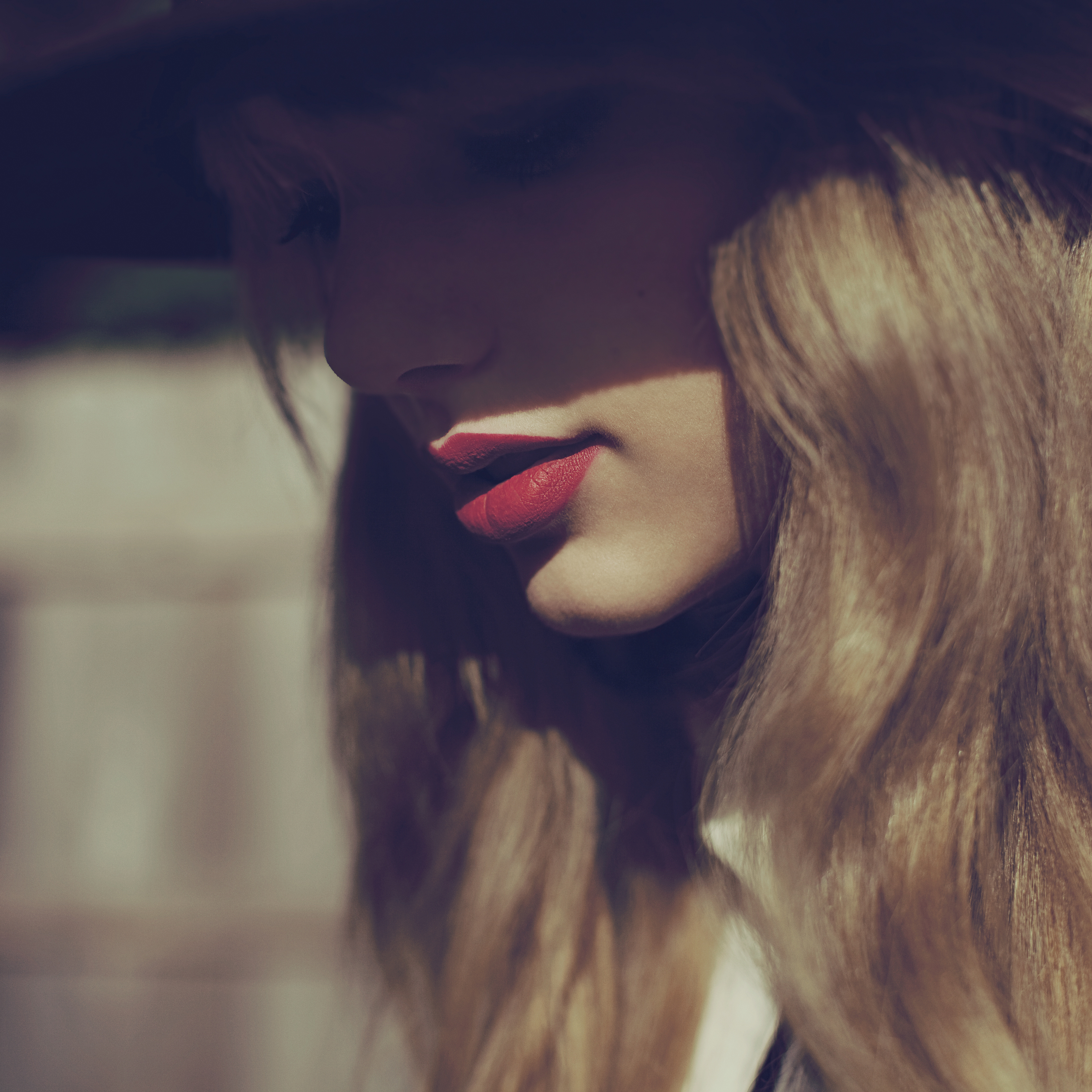 十四年前的今天，霉霉 Taylor Swift 发行了第四张录音室专辑《RED》❤

Loving her was red #Taylor Swift# ​