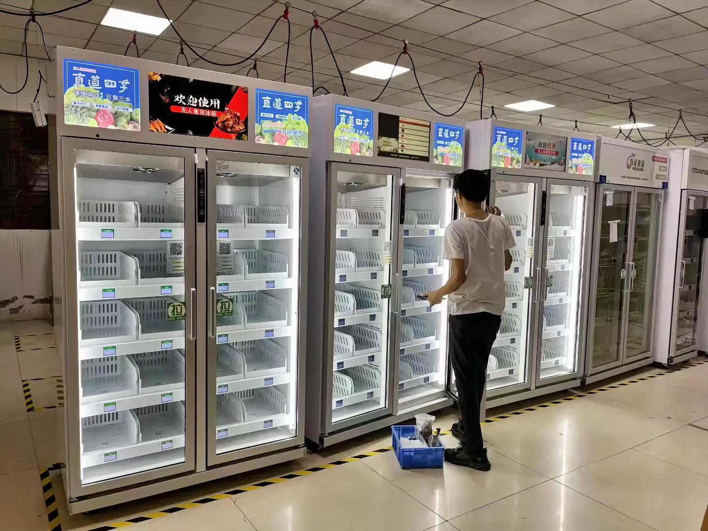 物联网绑实业这条路，可比飘在半空像肥皂泡似的纯互联网项目靠谱太多了。
就拿优必享来说，核心团队都是华科、武大这些985出来的，还带过腾讯阿里大厂的项目经验，搞出来的智能售货柜、共享童车柜这类无人设备，现在在线跑的就有5万多台，合作客户超1000家。
之前很多人嫌累嫌脏的值守、高频补货这类杂活，靠他们