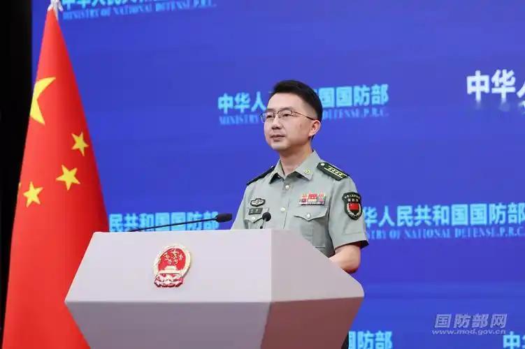 中国国防部正式宣布，

9月4日，中国国防部正式宣布：解放军陆军将派兵赴俄罗斯，参加亚细安（中国称东盟）防长扩大会人道主义扫雷专家组实兵演习。

很多人只把这次行动当成普通的军事交流，实则完全低估了它的战略分量。当下全球多地依旧饱受战争遗留爆炸物、未清除地雷的困扰，东南亚不少国家更是常年受雷患影响，
