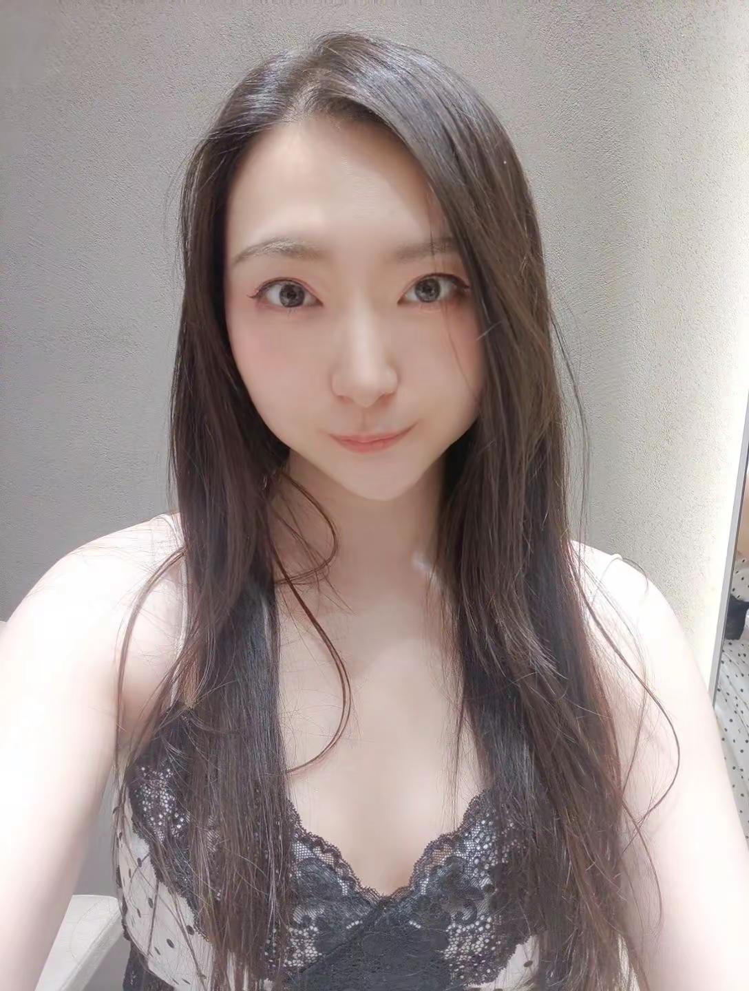 对不起律师我不离婚了 我今天去法庭看见他我又爱上他了。侯明昊