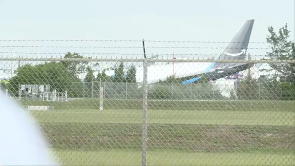 美国突发重大空难！亚马逊货机冲出跑道致5死