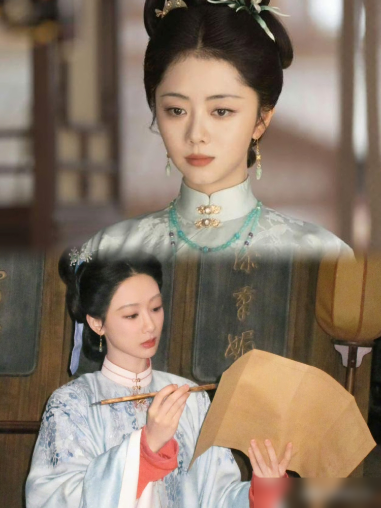 杨紫弃了《兰香如故》，转头跑进徽墨作坊里扫烟灰、挑松枝，手糙得不像个顶流。
本来这饼炒的是她跟张新成二搭，热度都捂热了，结果杨紫扭头接了《家业》，张新成档期也撞了，最后谭松韵刘学义捡了漏。
可《家业》什么来头？广电重点指导，央视八套黄金档，国内首部徽墨文化大剧。炼烟、和胶、捶打、描金，全玩真的，