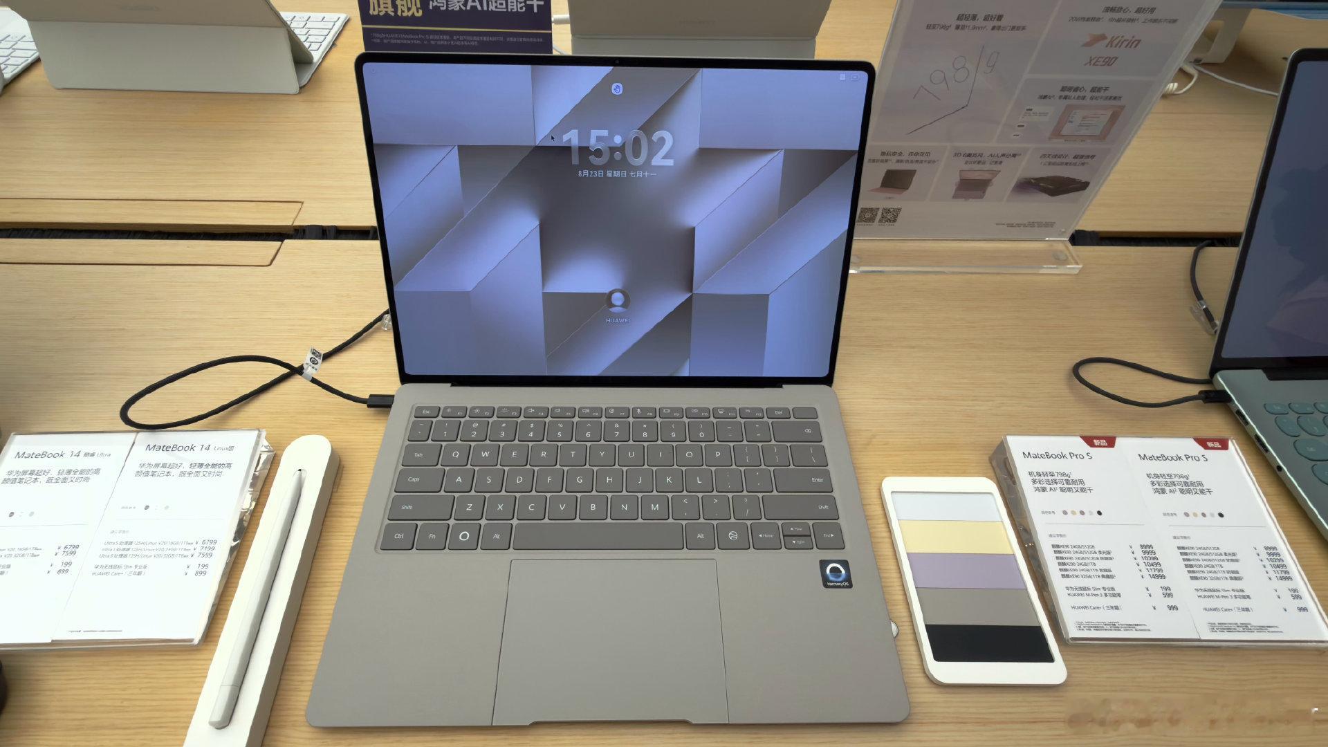 #华为MateBookProS防窥版开售#
华为MateBook Pro S是一款只要上过手，就想下单的电脑，重量实在是太轻便了，很适合移动办公。

现在又推出自带硬件级防窥版，一键开启，公共场所办公也不担心信息泄露了[赞] ​
