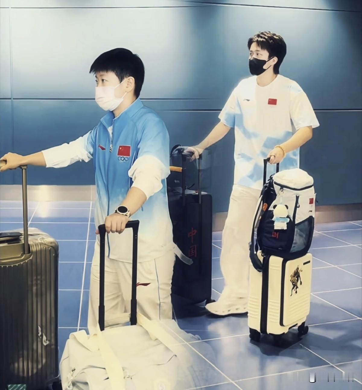 名古屋亚运会混双决赛，内战来袭！莎头对决栋曼，虽然也明白金牌已经锁定属于中国，不管哪对组合夺冠，都是国乒的荣耀。

但是我的心里还是会藏着一份偏爱，真心期待莎头拿下胜利，拿下亚运混双三连冠。
 
这已经是孙颖莎和王楚钦共同征战的第三届亚运会，很多人说，这或许就是他俩最后一次站上亚运赛场。一路从雅加达