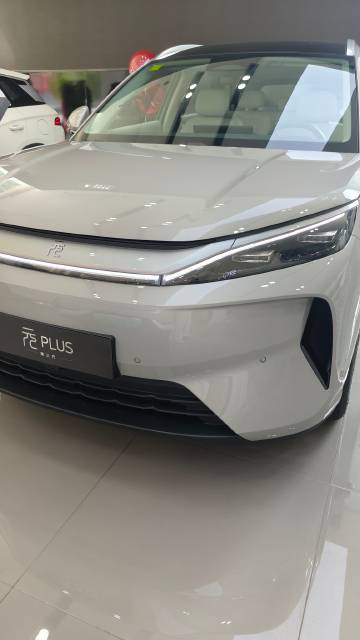 闪充一下，元力觉醒！全新第三代元PLUS重磅登场。800V高压闪充告别...