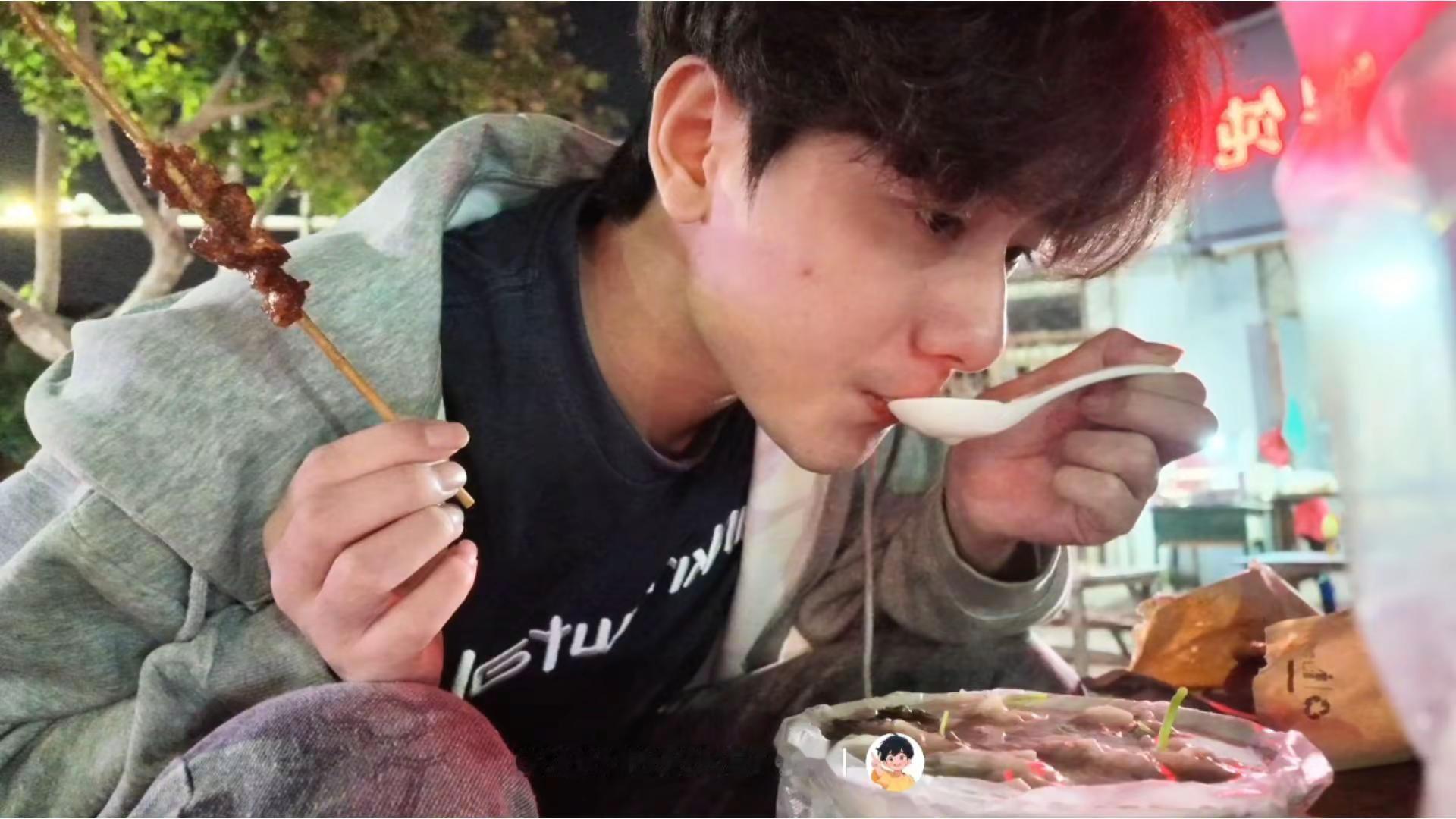 无感状态越来越强烈 慢慢的 我不再期待任何人和事了 顺其自然就好了一个人也要好好吃饭