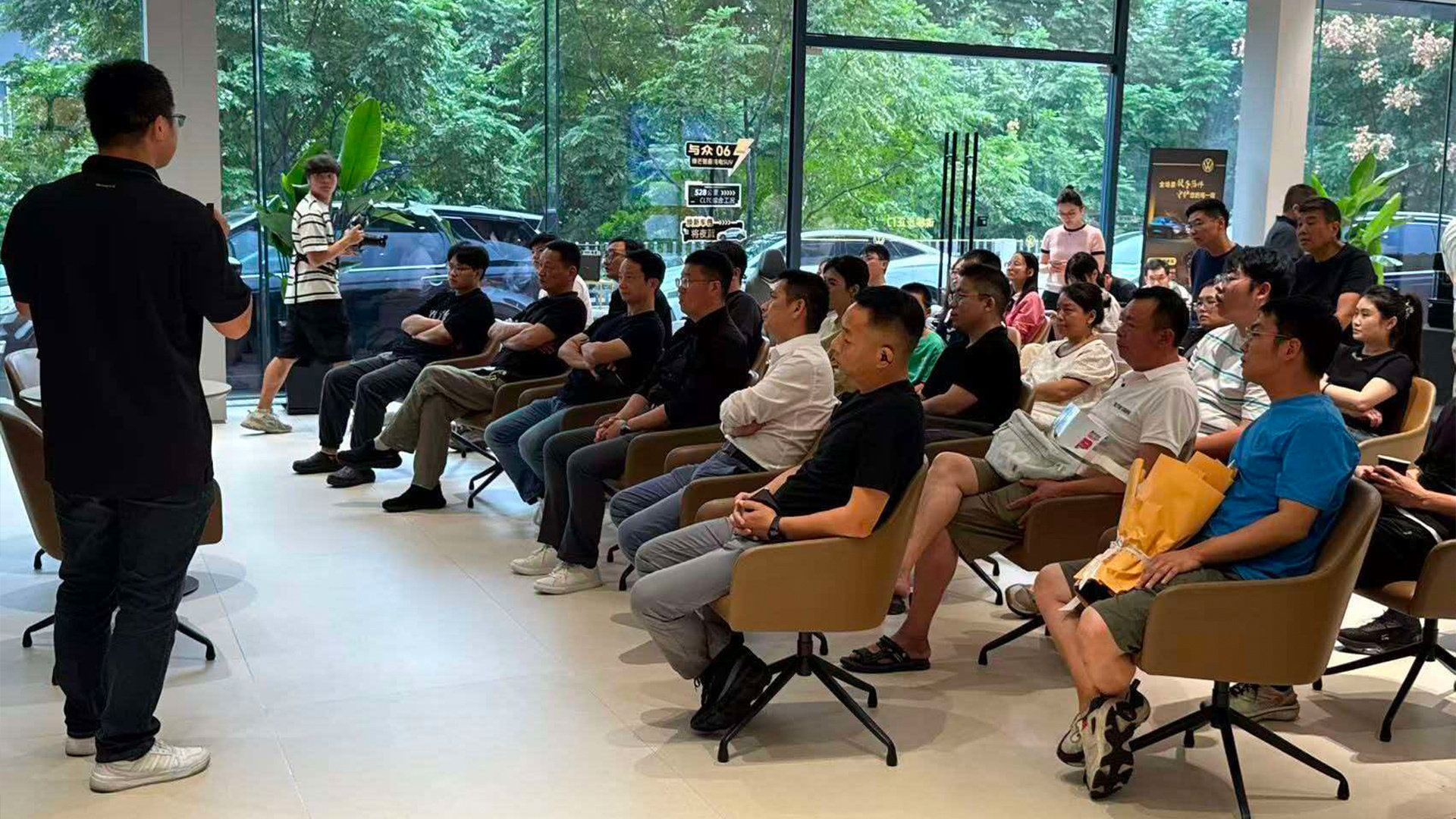 感受车主活动现场动感时刻⚾️
以球会友，一拍即合
运动与德系纯电相遇，解锁丰富的车主生活
面对面分享用车知识，交流用车心得
探索驾趣与生活的更多可能🚗
#大众安徽# #能上赛道的家用SUV#
#大众智能纯电新势力# #大众08猎影版# ​