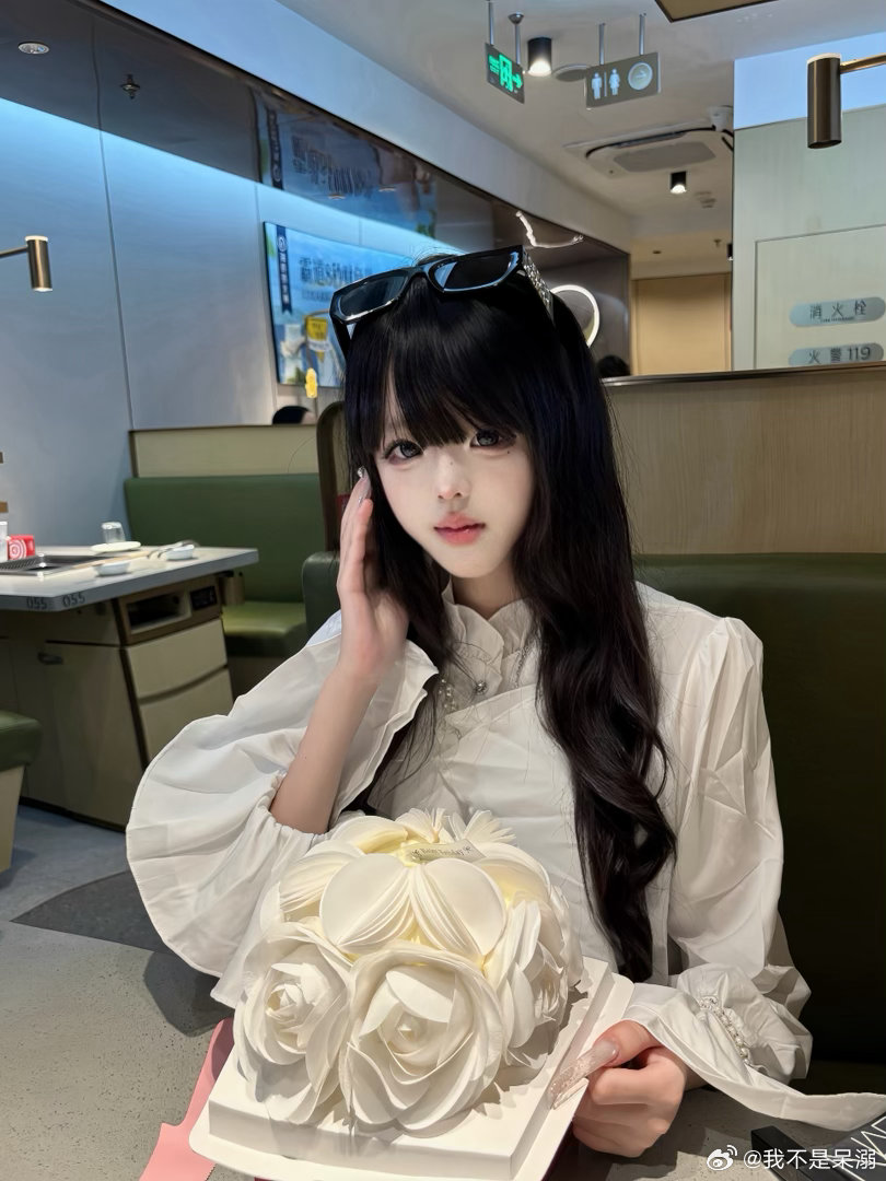 #关晓彤[超话]#  姐姐我17咯🎂 ​