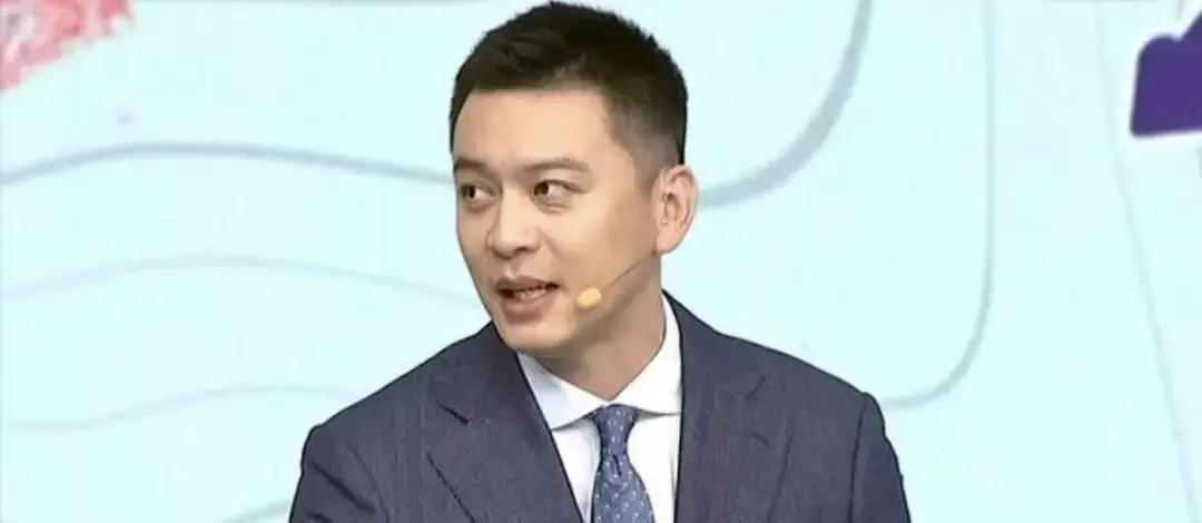 山东球迷这回是真憋屈，主场看球，耳边却全是辽宁味儿 郭艾伦在某音一开口...