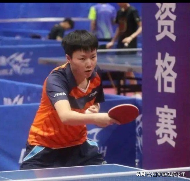 北京大满贯赛来了，范姝涵奋勇争先，对手是万远，真是万里回国参赛也不容易啊？
第一局范姝涵3：0领先开局，打至5：1领先，7：3领先，打至10：4领先，11：6先赢首局。
第二局范姝涵3：5落后开局，追至5：6落后，追平并反超，7：6领先，10：8领先，局点到了，12：10又赢了。
第三局范姝涵开局打