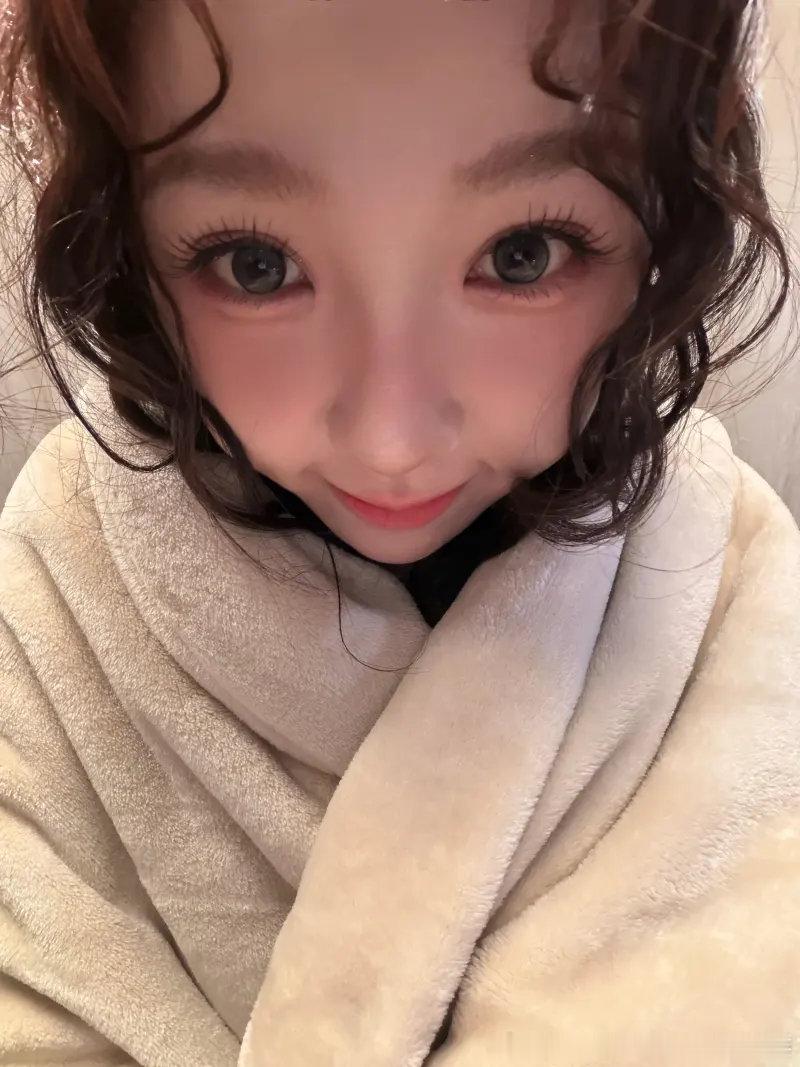 #虞书欣[超话]##虞书欣# 
怎么这么可爱ớ ₃ờ ​