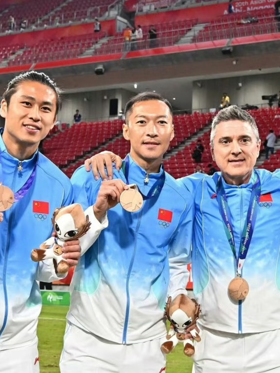 给三名超龄老大哥打个分吧！