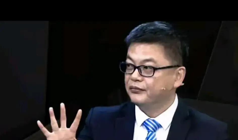 为什么中国体育界有那么多天才选手被排除在国家队之外？举一个例子大家就知道为什么了。
天宝六载，长安城的诏书贴遍州县。玄宗皇帝要开“天子自诏”的制科，不问出身，只凭真才实学。消息传到民间，不少身怀绝技的读书人摩拳擦掌，这是直达天听的机会。
此时的宰相李林甫，已在相位十余年。他权势稳固，却最忌惮有新人借