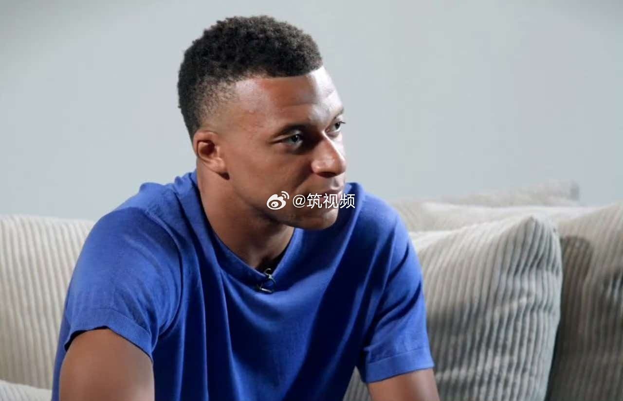 姆巴佩近日在接受金球奖主办方《法国足球》专访时，正面回应了“没有欧冠和无集体冠军能否拿金球”这一争议话题。他的核心态度是：完全可以接受，而且坚信自己今年就能赢下金球奖。关于他回应此事的具体立场和理由，