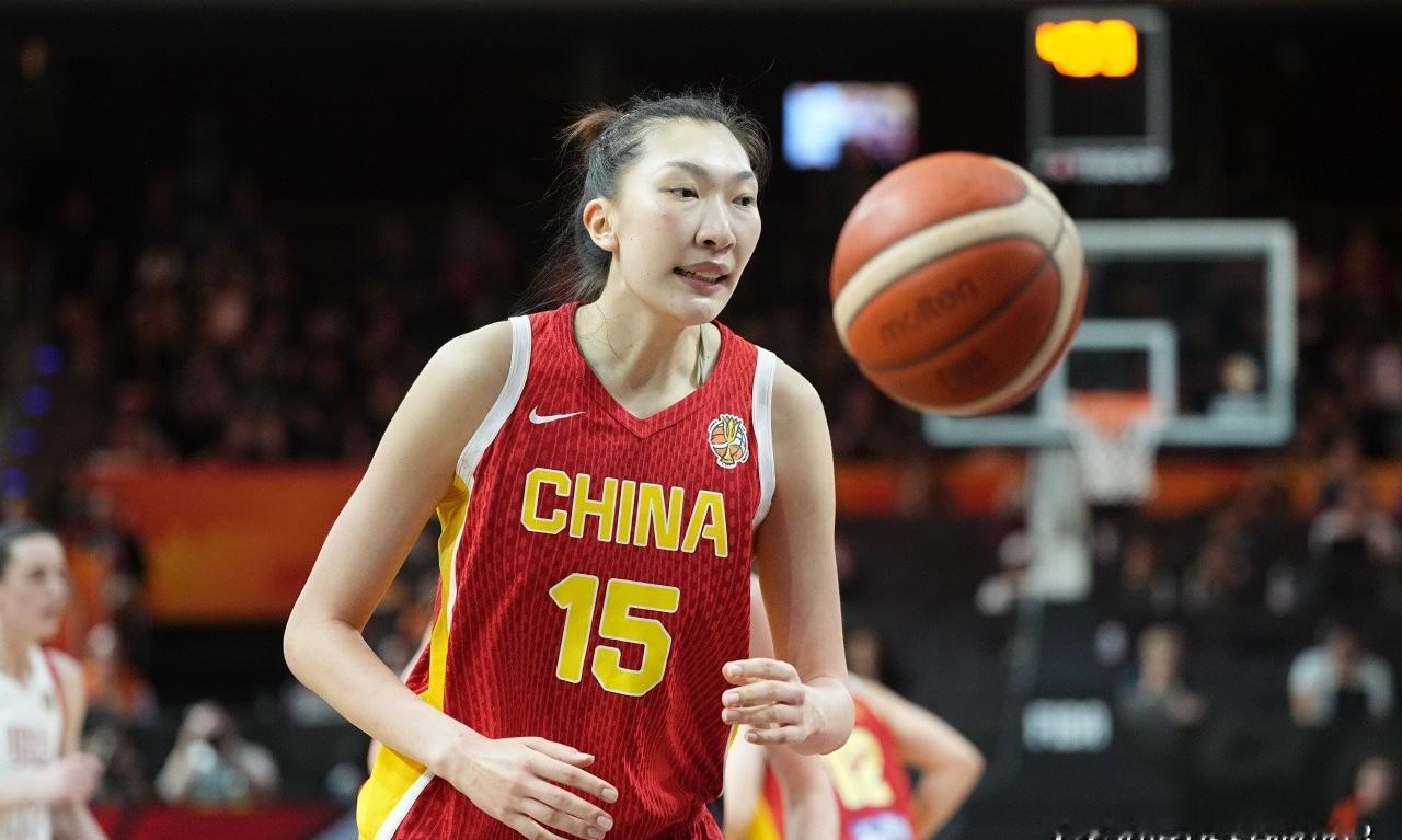 中国女篮惨败引发深层担忧：阵容断层、篮板失守和新星成长难题
