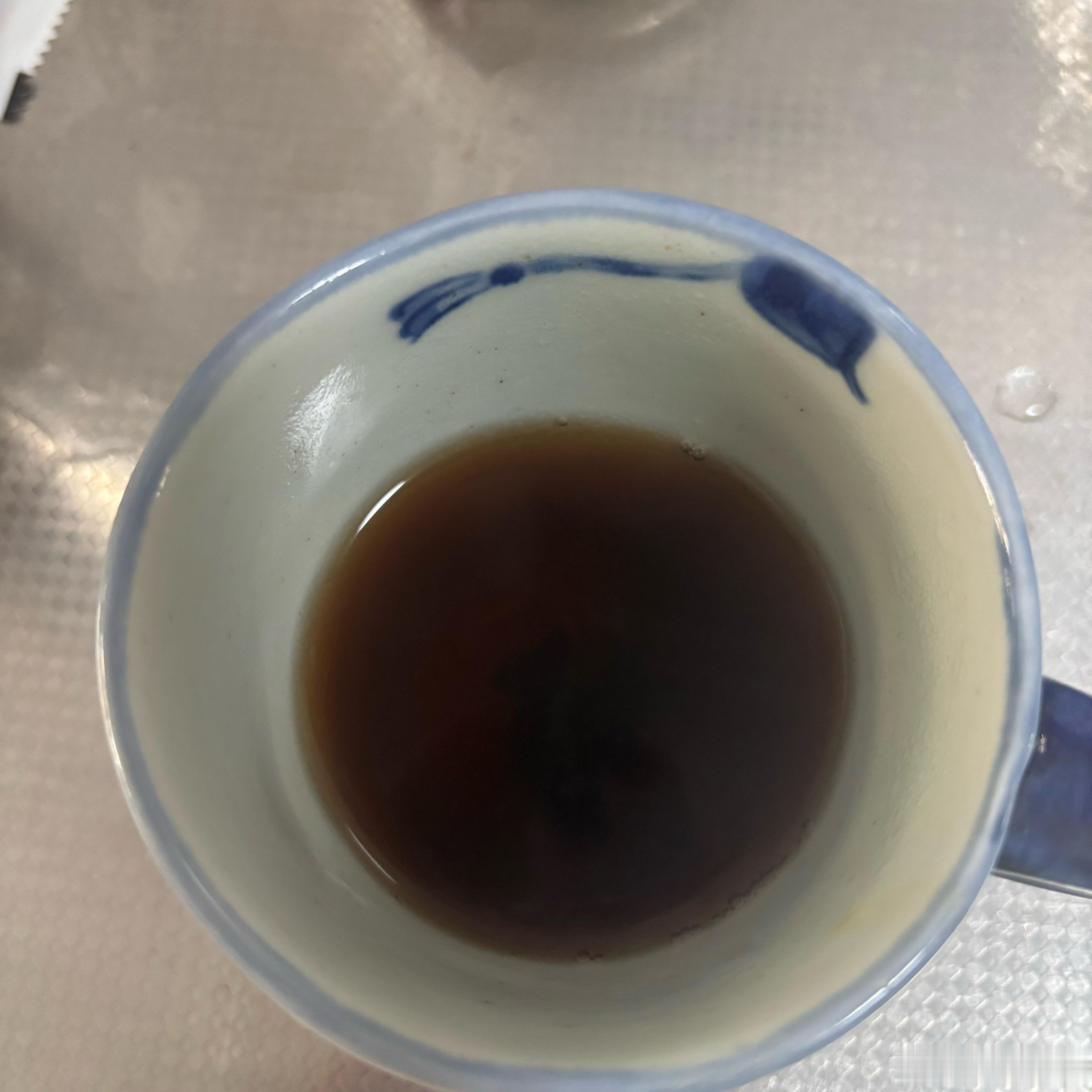 我现在是发现了，像我这种便秘的人
一定要充分了解自己不排便的原因！
每天可能都是不一样的[泪奔]

比如我今天吃多了不排便，那就得喝普洱
比如我有时候不排便，就是睡得不好
还有的时候不排便，是因为吃的蔬菜少、或者饭量小（这个原因的时候不多）[允悲][允悲]

所以我喝完这杯普洱，今天一定能排便 ​
