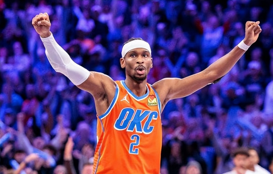 靠的是管理层的长期押宝+刻苦练习技能全面进化+战绩与荣誉的背书，一句...