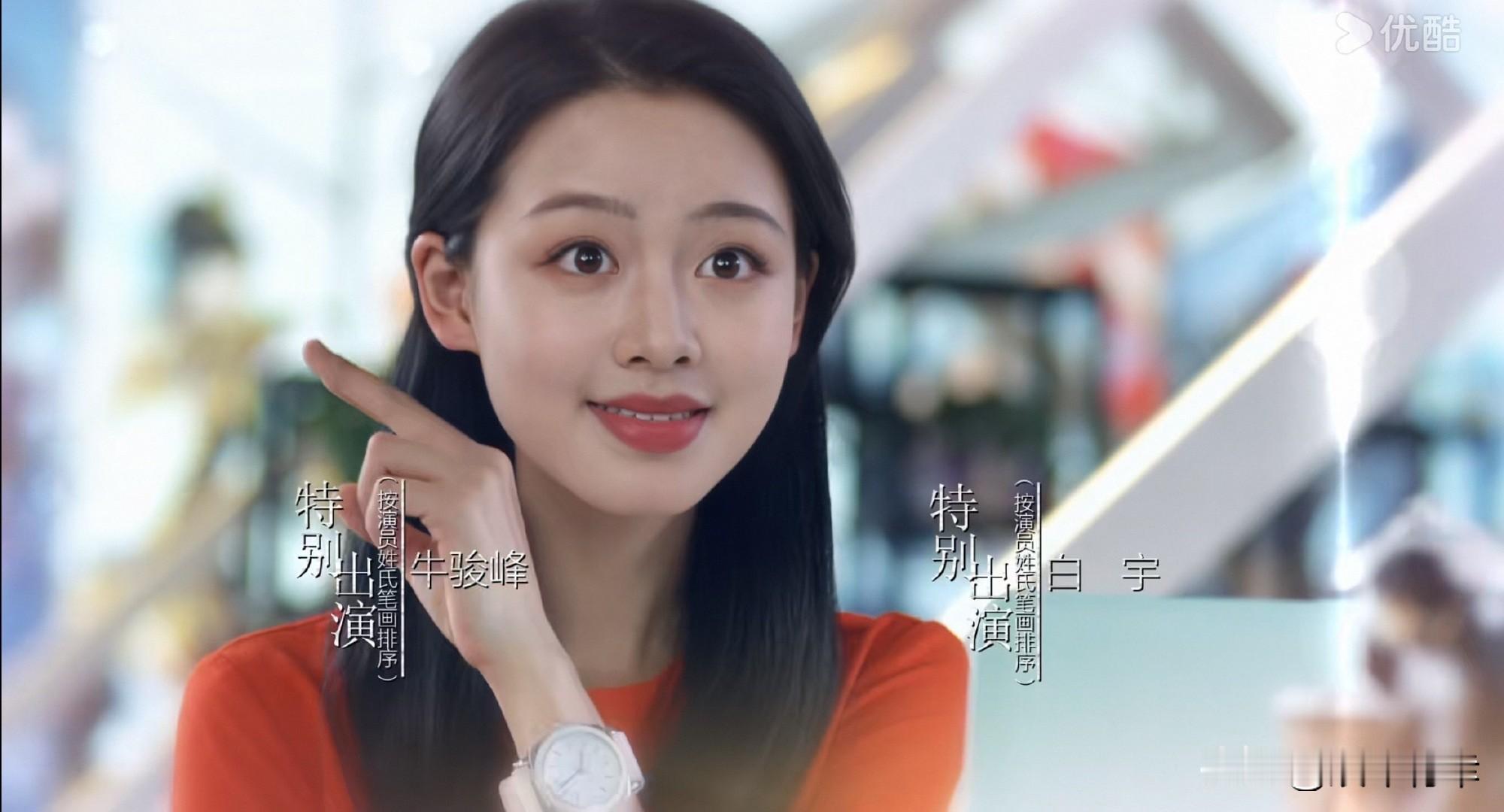 网传为保住这部养老剧，片方悄悄给《微微一笑很倾城》里的贝微微AI换脸，剧集也改名《一笑倾城》。可这次换上的新女主观感实在拉胯，颜值撑不起原著明艳大美女贝微微，整体效果看着很违和。既然都花功夫做换脸重置，怎么不挑个气质更贴合的人选，成品观感真的大打折扣。微微一笑很倾城 贝微微
