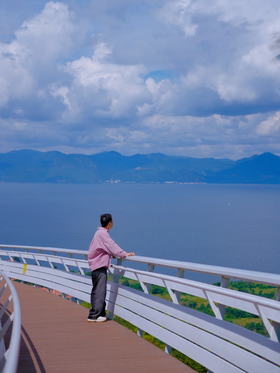 夜宿抚仙湖，半山上的南法庄园🌅