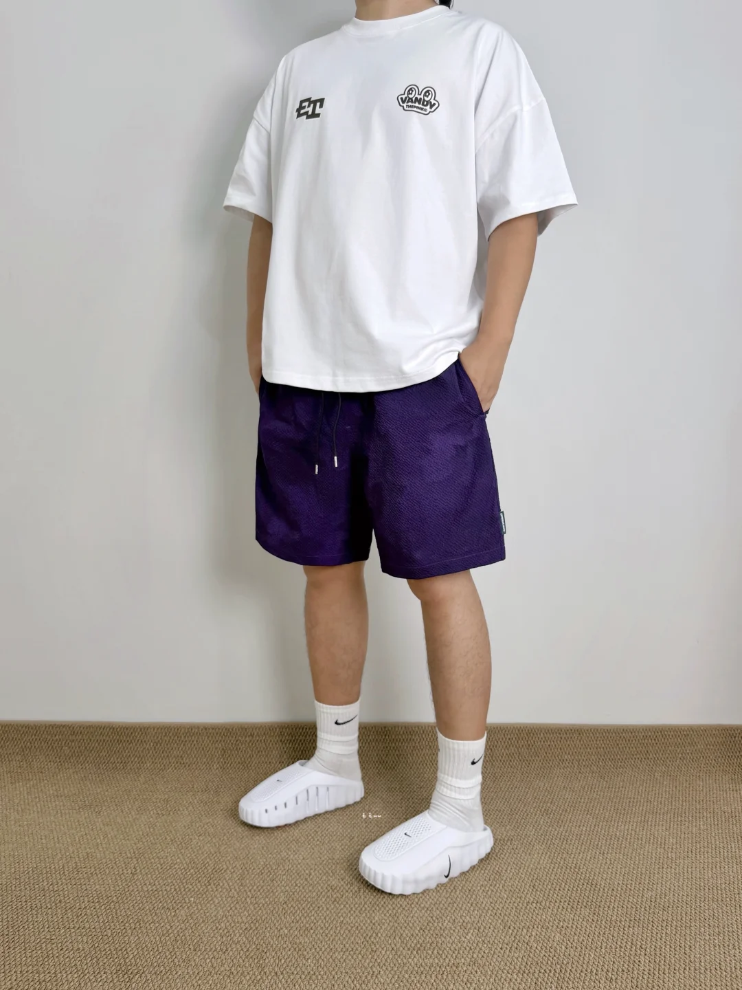 衣柜里总缺一件白Tee