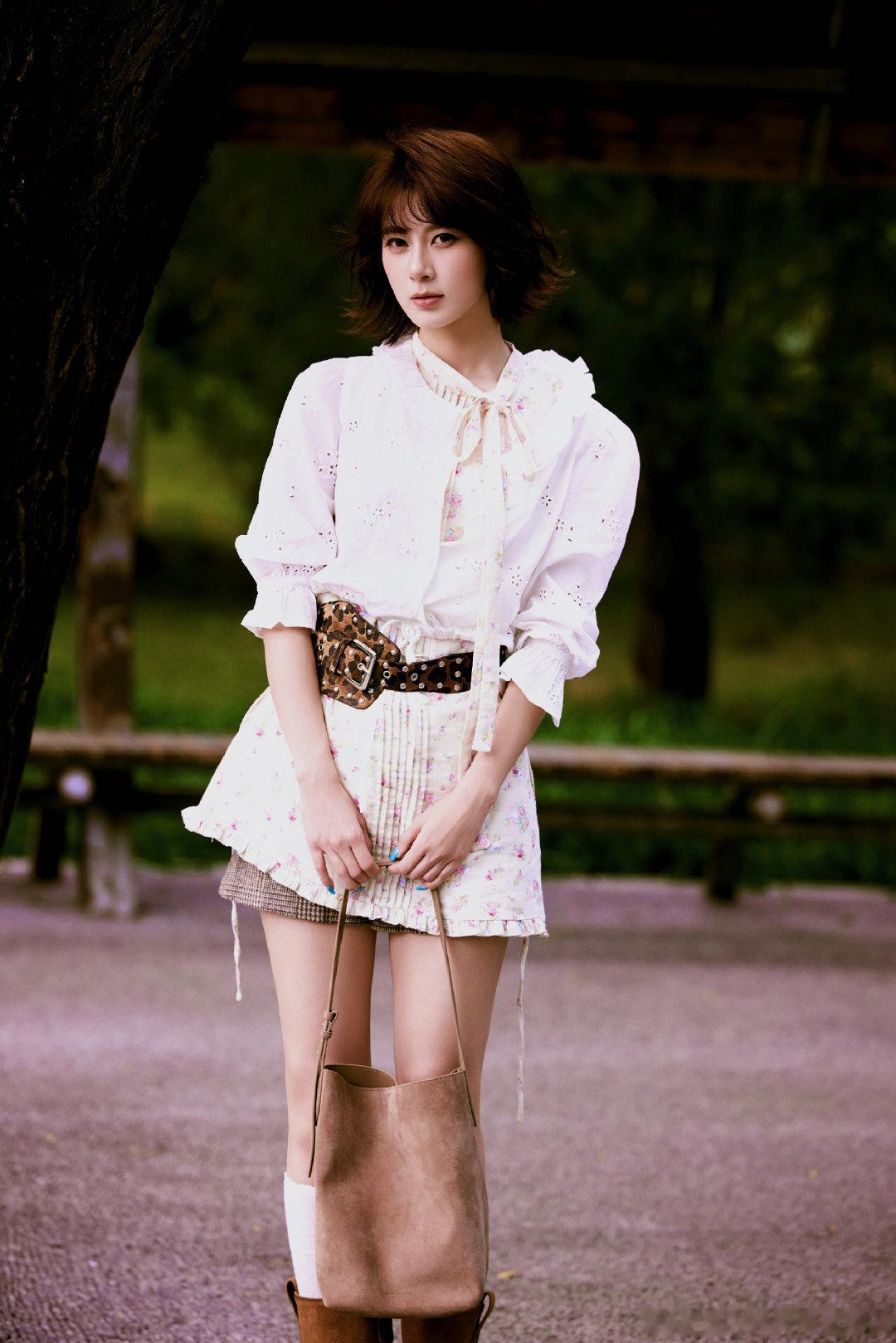 #赵昭仪极繁穿搭#
田园氛围感拉满[期待]穿搭细节太会了[憧憬] ​