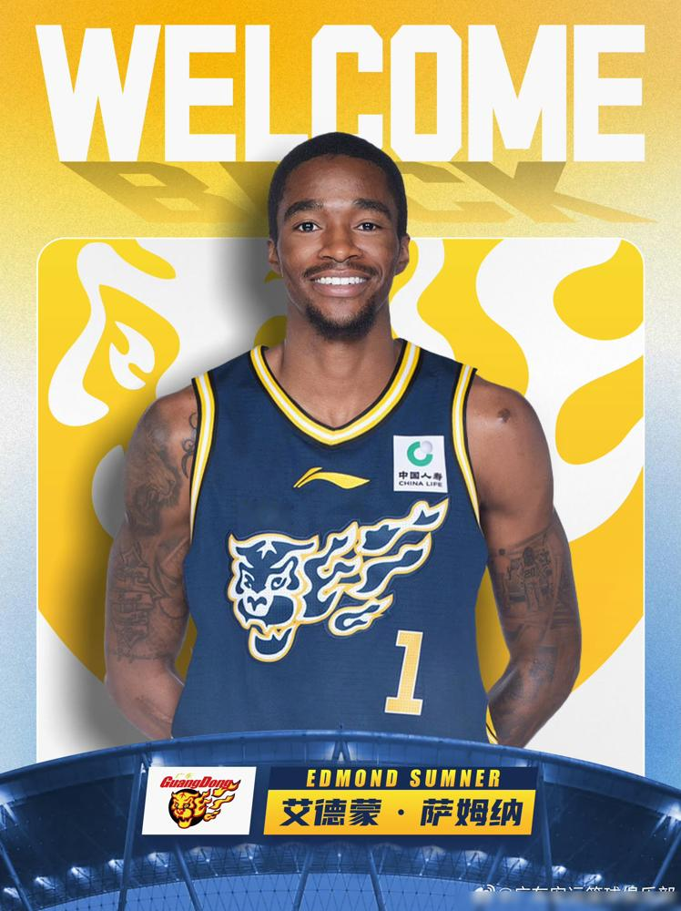 崔永熙从NBA回来的第一堂训练课，是被队医用担架抬着做完拉伸的。
左膝十字韧带撕裂，这伤放在别人身上至少躺半年。他倒好，9月复出就在国家队打沙特，32分钟砍13分9篮板，外线防守跟疯狗一样。胡明轩也不含糊，刚在爱知-名古屋亚运会开幕式上举完国旗，落地就钻进宏远训练馆。加上焦泊乔，三个国手跟约好了似