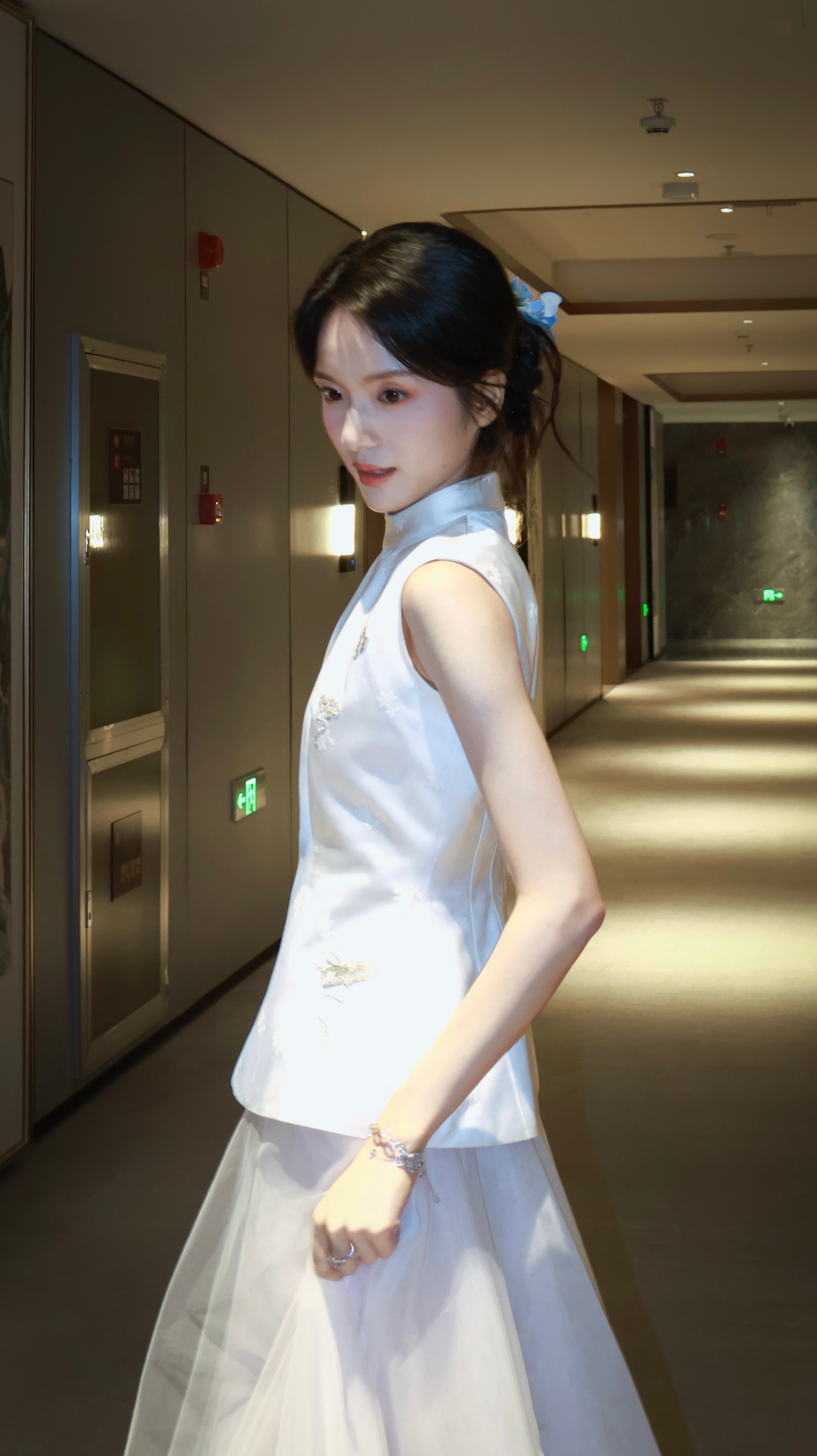 #演员李思潼[超话]##2026央视中秋晚会# 侨批寄远，皓月相照。中秋之夜，遥寄山海思念，愿人间团圆，岁岁平安。今晚八点，相约#央视中秋晚会# 

​