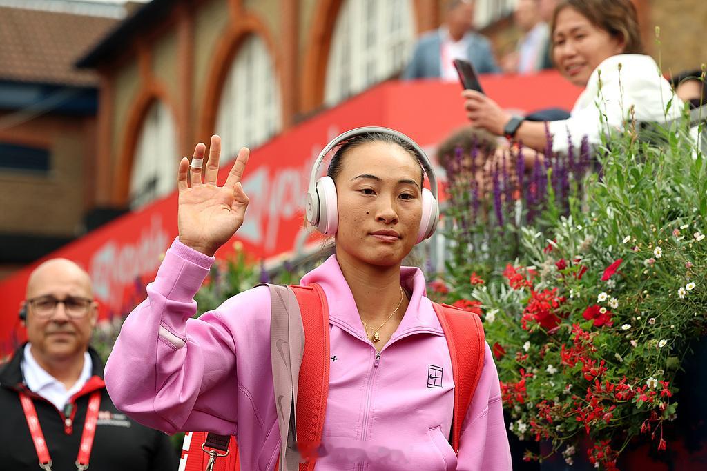 北京时间6月9日凌晨，2026年WTA500伦敦女王杯上演女单首轮对决...