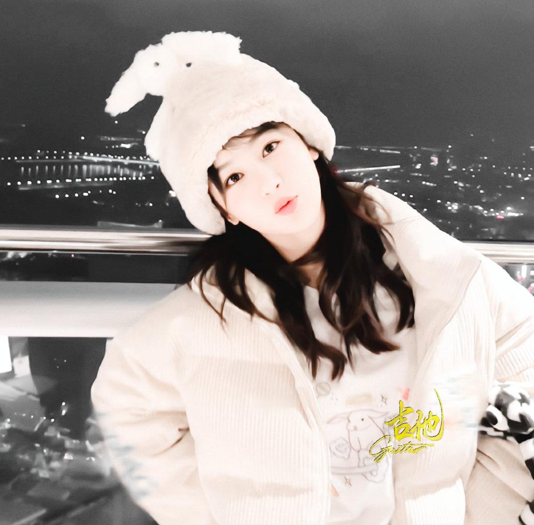 灰暗的世界里，紫有旎是那一抹亮色
#杨紫香蜜沉沉烬如霜##杨紫锦觅# ​