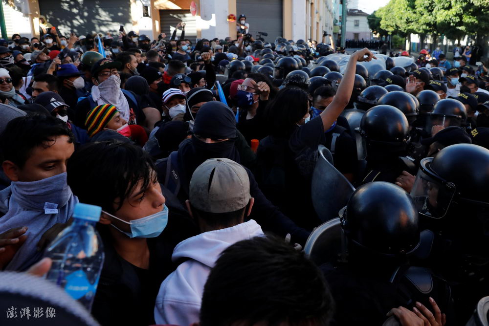 危地馬拉民眾示威 與警方發生沖突-圖5