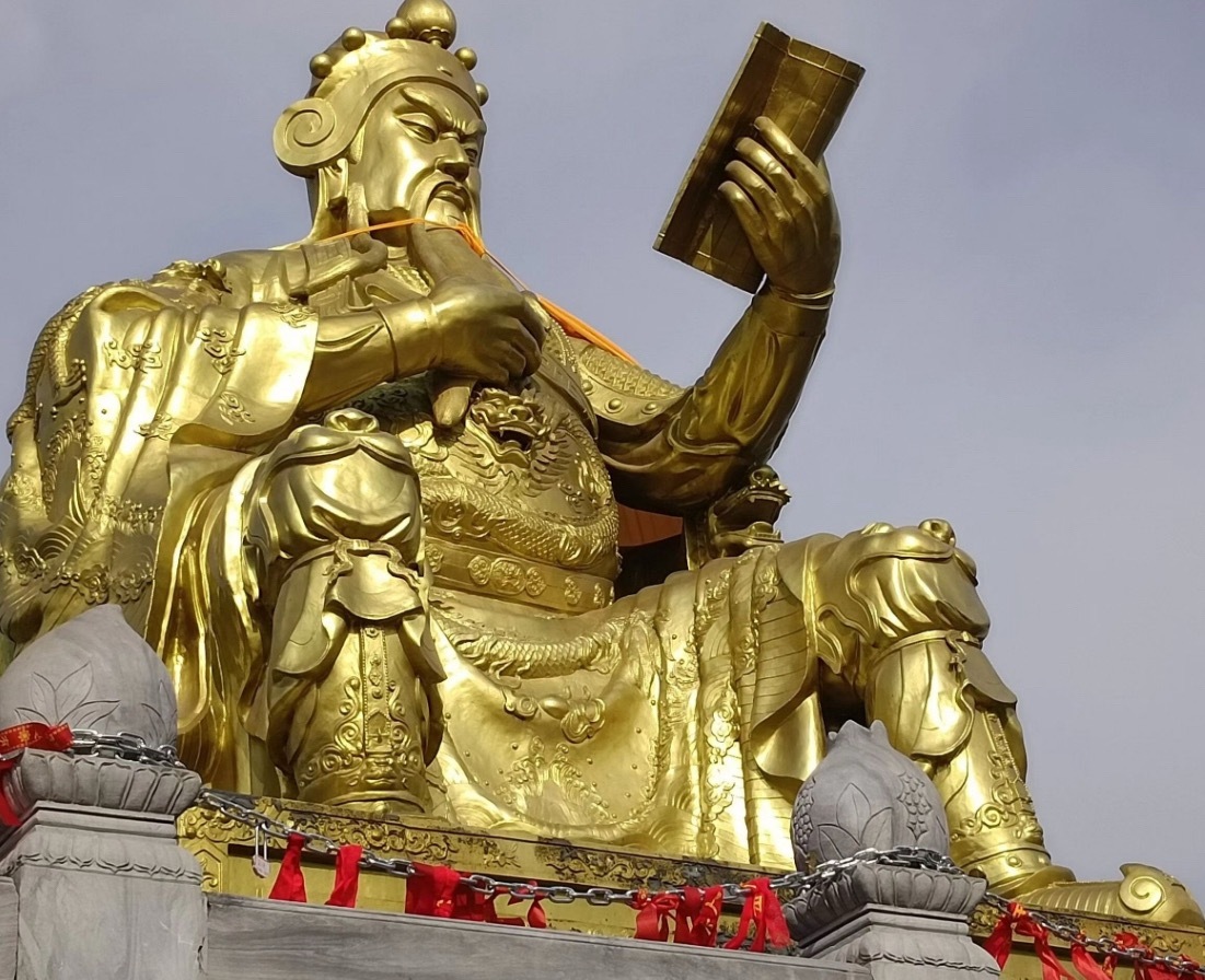 天地之大，困住你的是什么？都是来人间走个过场，遇到什么就体验什么！不必非要抓住什么，也不用强求个什么结果。 ​​​