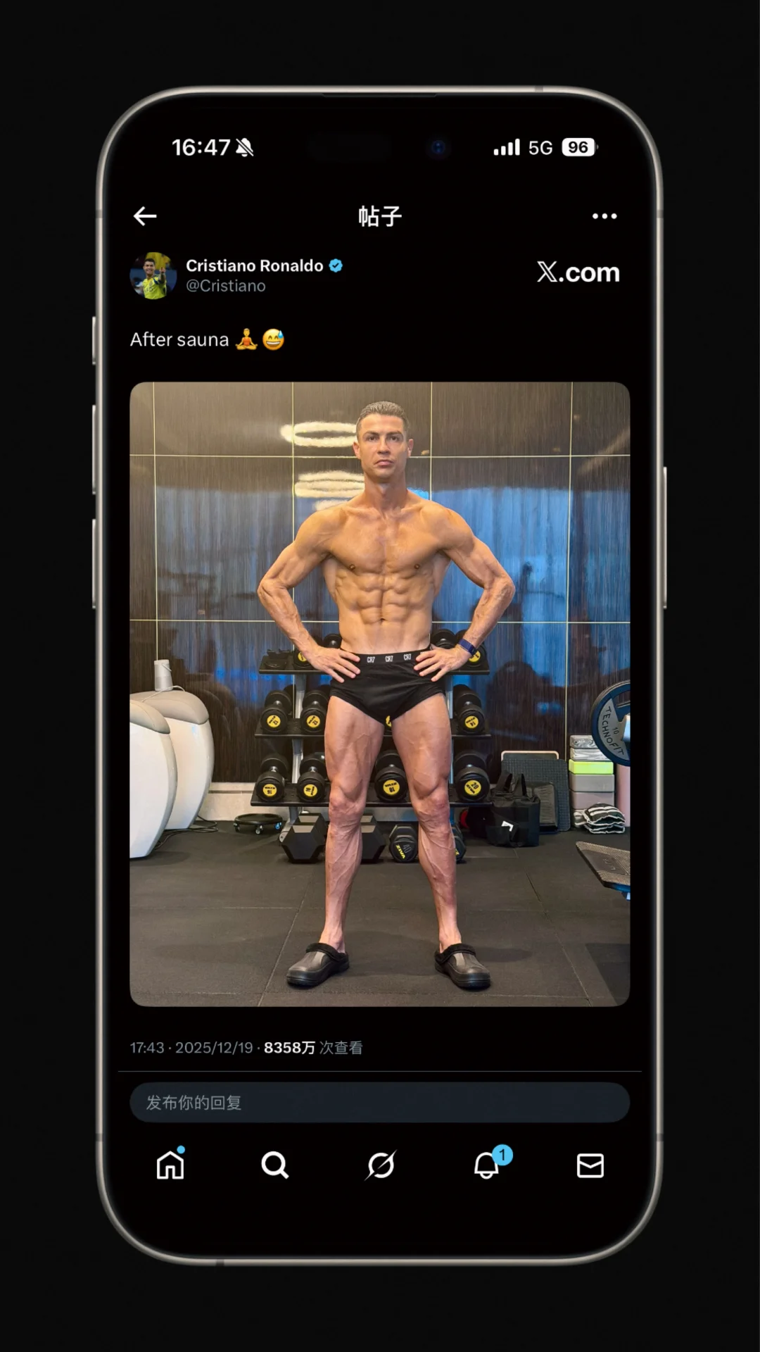 马斯克被C罗身材卷到了