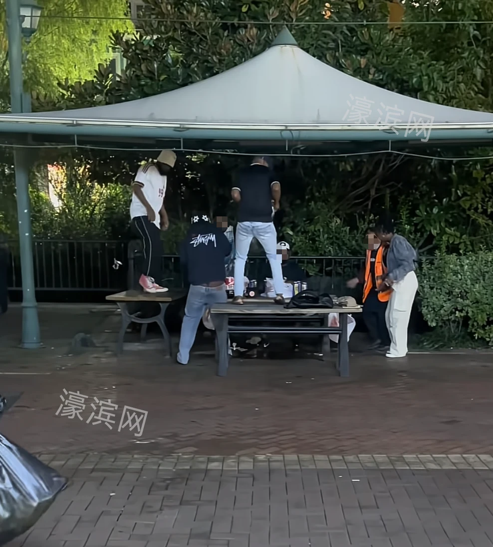 南通荷兰街惊现“国际舞池”！