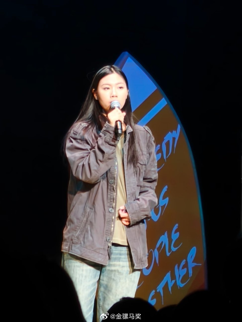 王大刀把管妈妈恋爱讲得活灵活现，年纪不大操心不断，精准追踪妈妈行踪，拉...