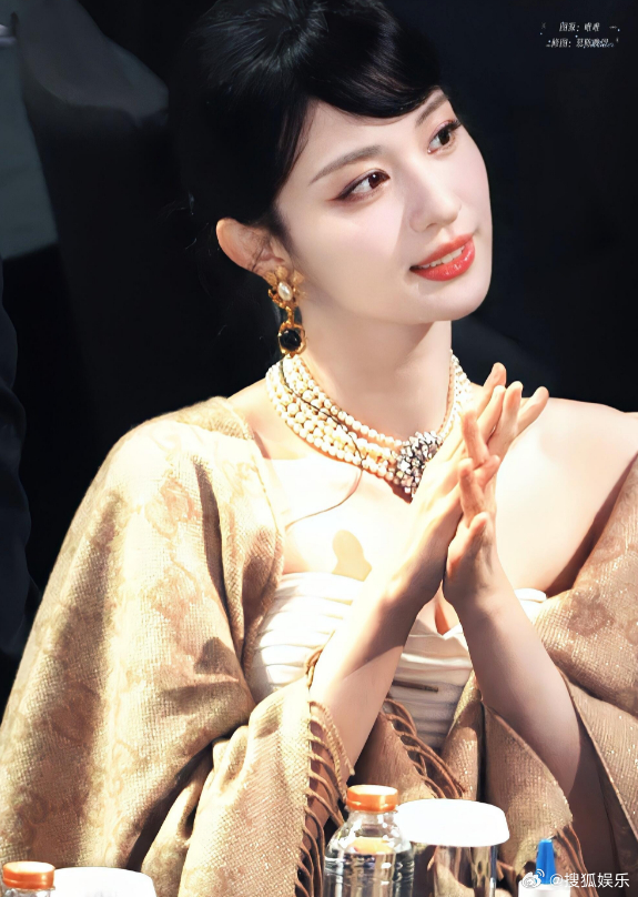 美而萌之的接地气大美女，可可爱爱[期待]（素材来源见水印） ​​​